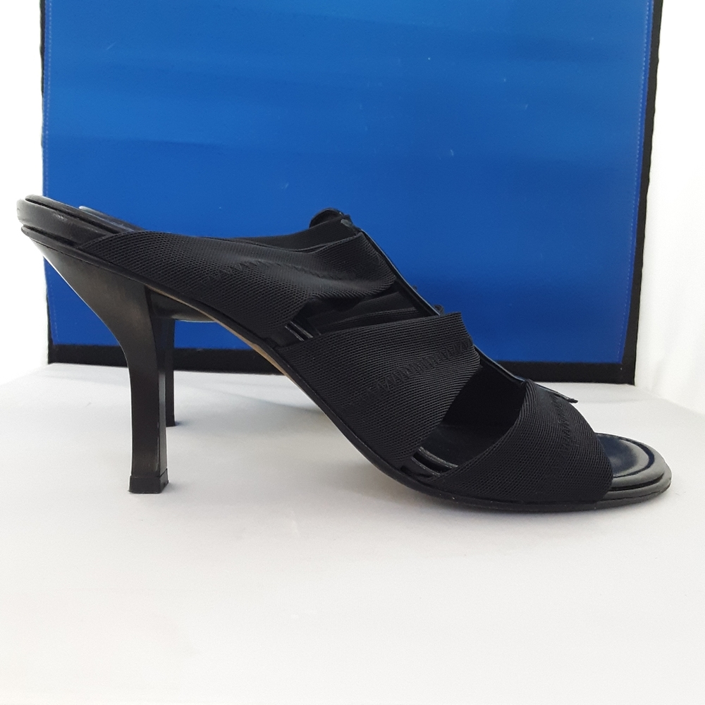 Donald Pliner- black designer heels size8